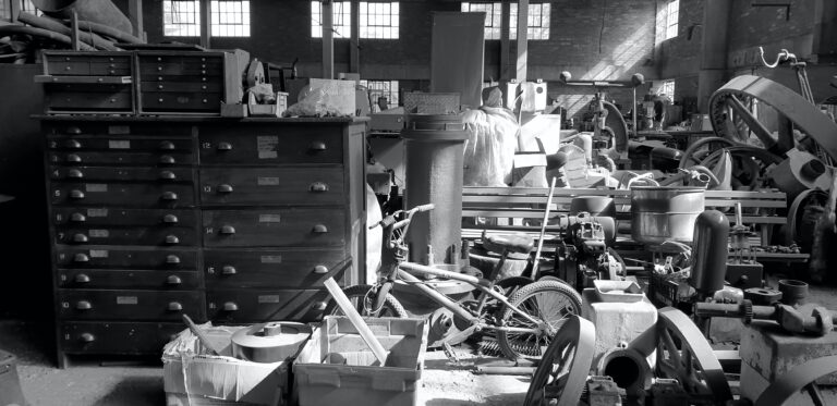 Decluttering is hard. 5 Reasons Why and Ways to Overcome It